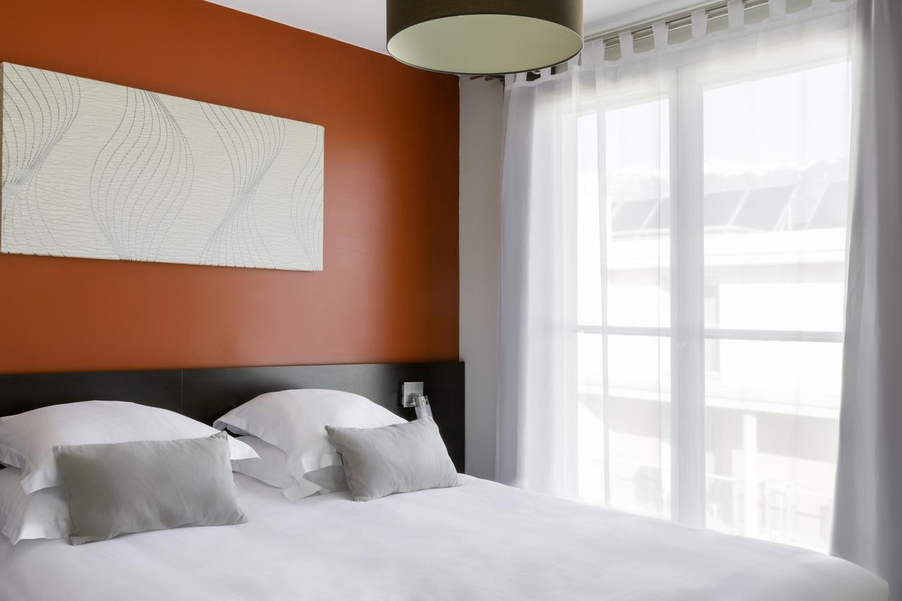 Superior Queen Room with Sofa Bed and Kitchenette - Executive Floor/Non-Smoking