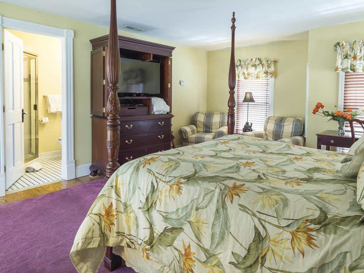 Deluxe Queen Room