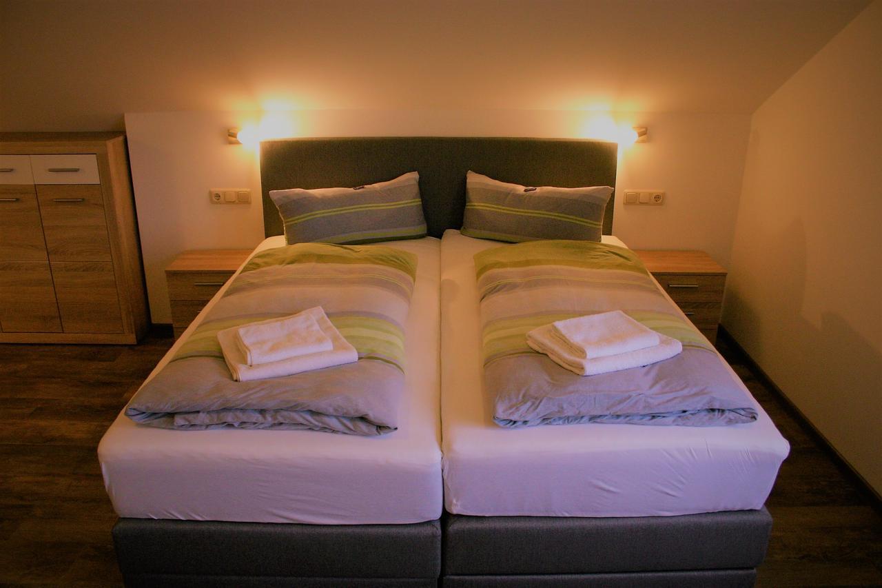 Deluxe Doppelzimmer (2 Erwachsene & 1 Kind)