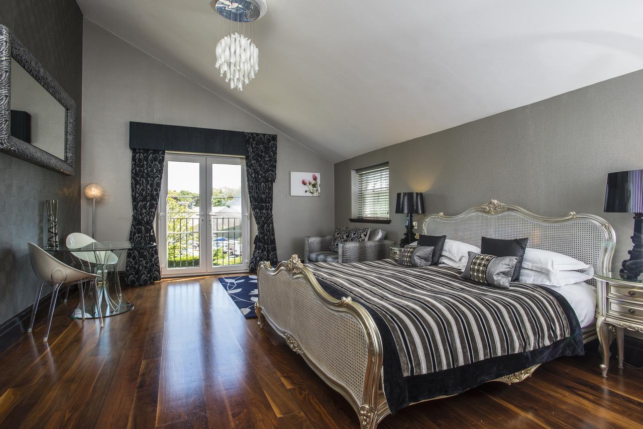 Cartmel King Suite with Spa Bath