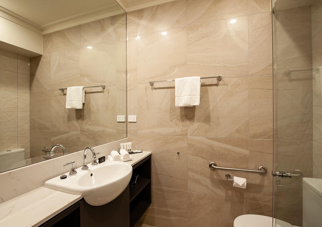 Business Queen Room