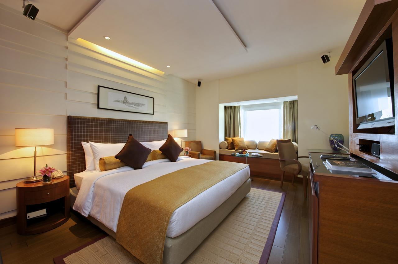 Luxury Room King Bed,657651222:JPEG