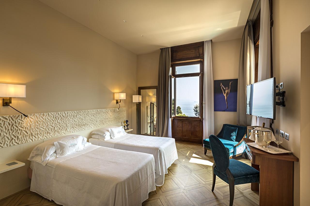 Junior Suite with Balcony with Lake View
