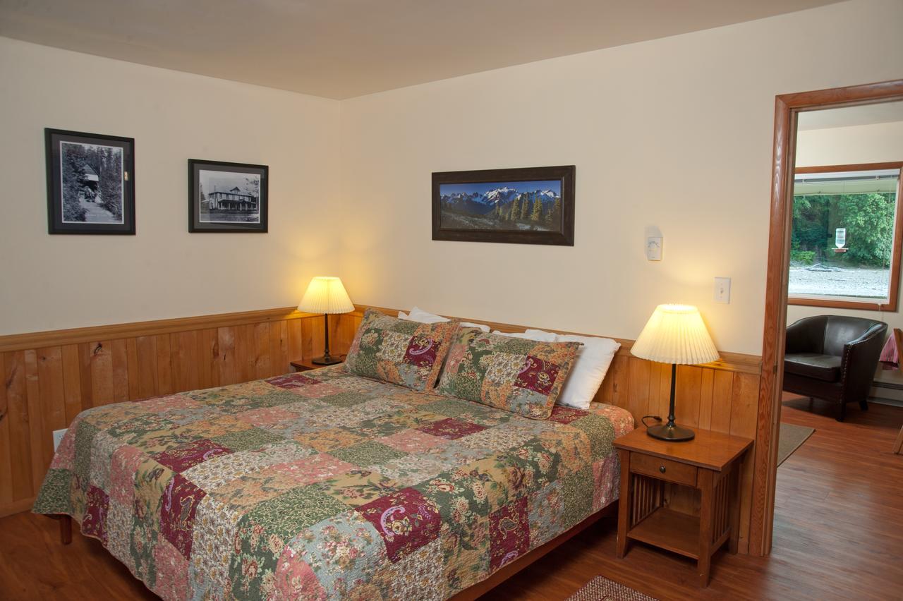 Deluxe King Suite