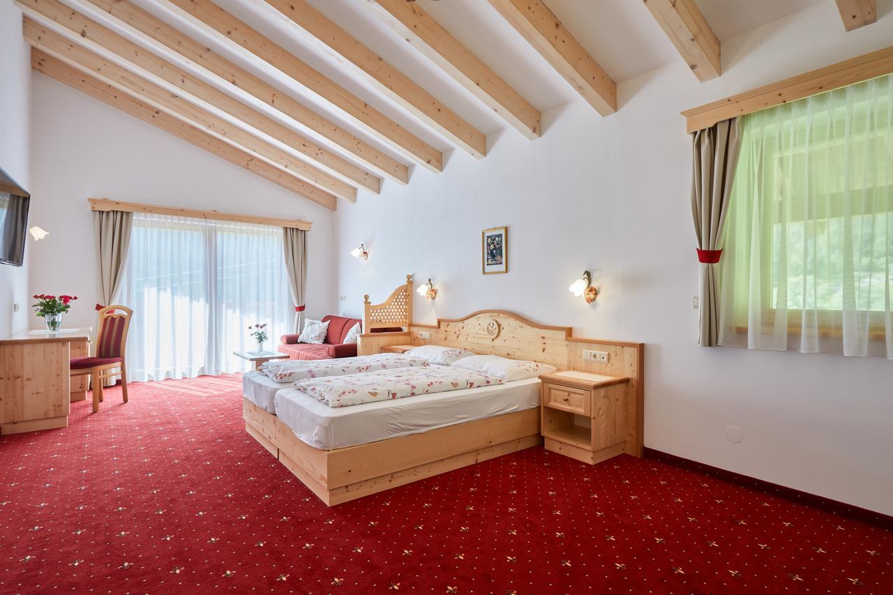 Doppelzimmer (2 Erwachsene + 2 Kinder) mit Balkon