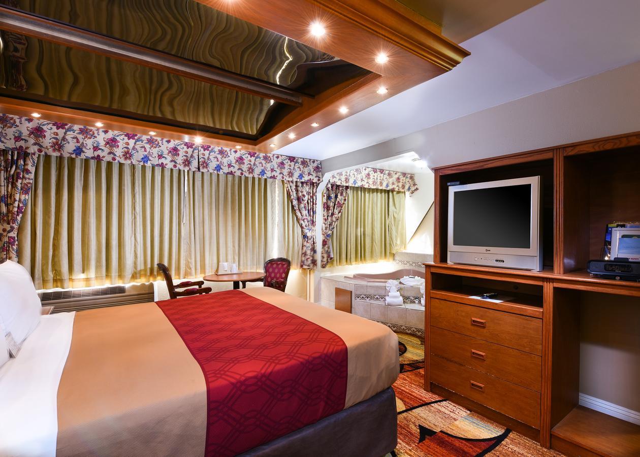 King Suite Spa Bath