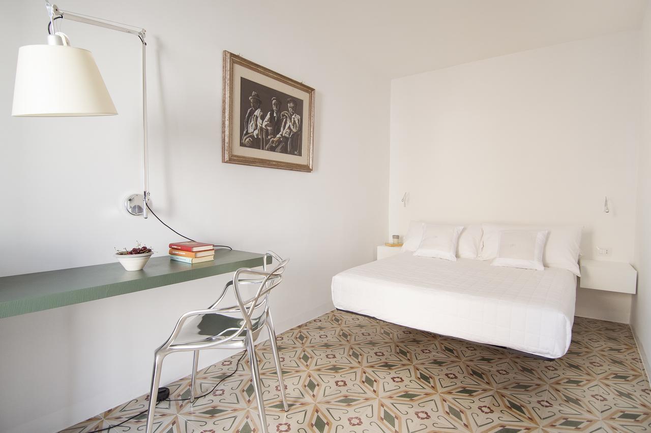 Deluxe Double Room with Side Sea View