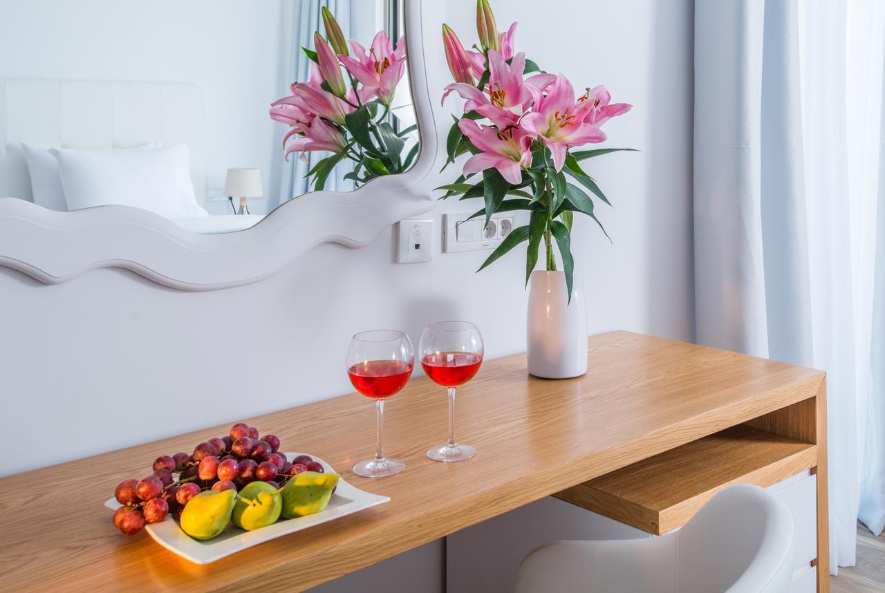 Superior Suite with Jetted Tub and Sea View