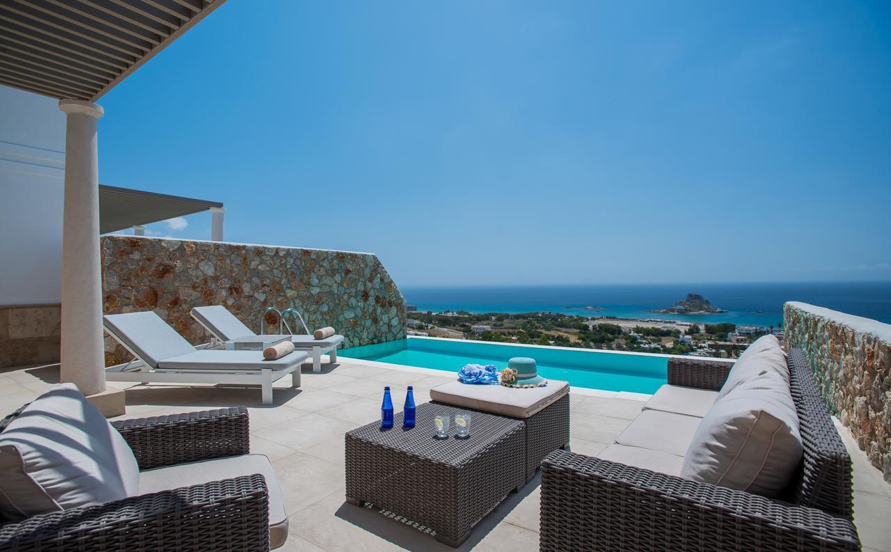 Suite With Private Pool and Sea View