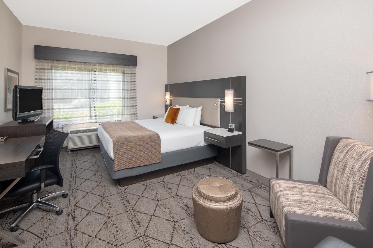 Deluxe King Room - Disability Access - Non-Smoking