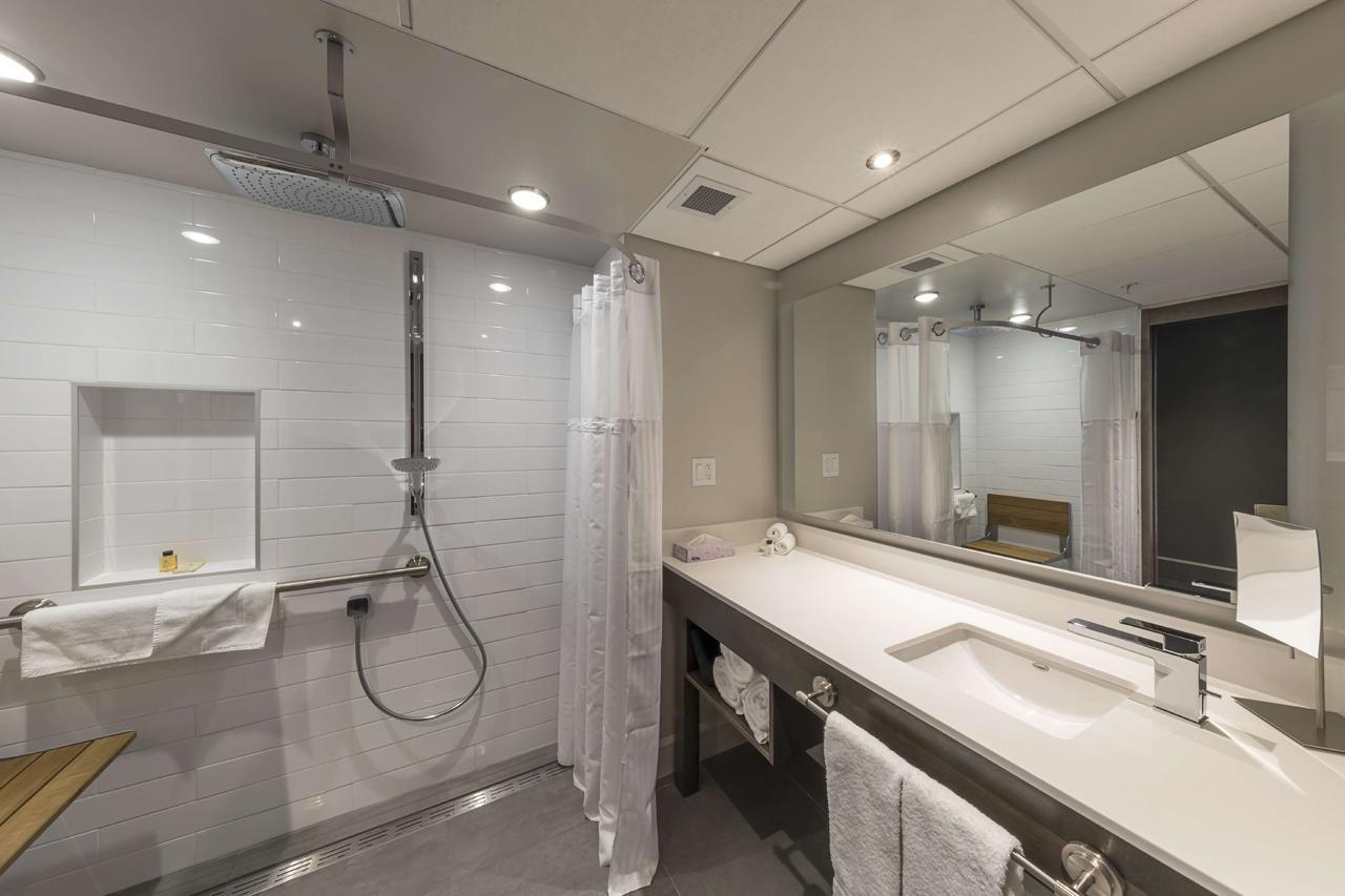 King Room with Roll-In Shower - Disability Access