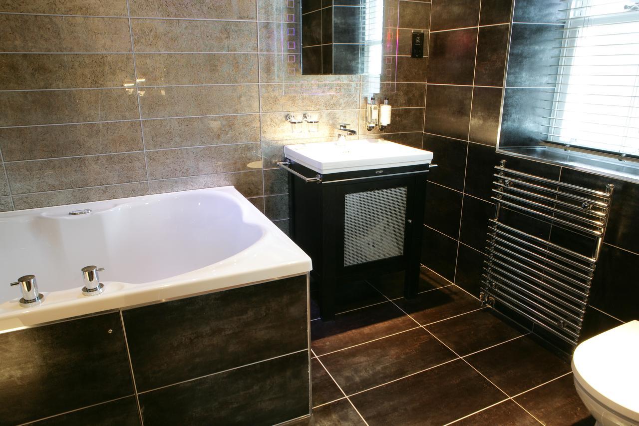 Keswick King Suite with Spa Bath