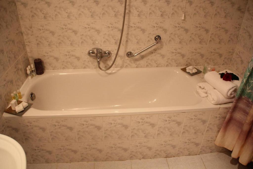 Double or Twin Room with Balcony,66279514:JPEG