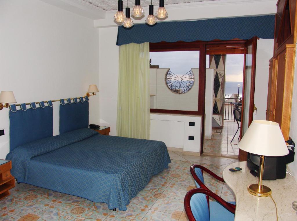 Double or Twin Room with Balcony and Sea View