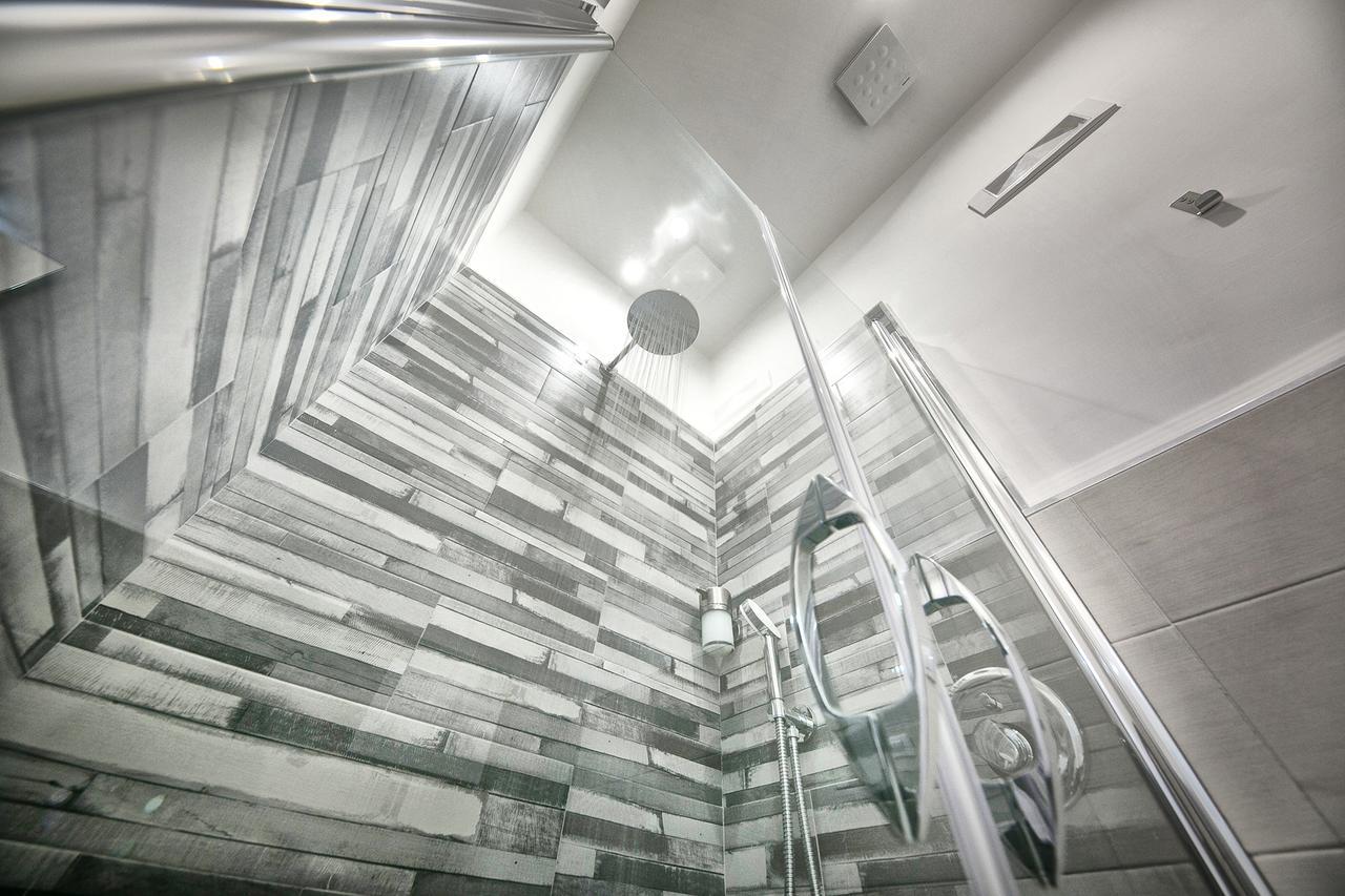 Deluxe Double Room with Balcony,662723598:JPEG