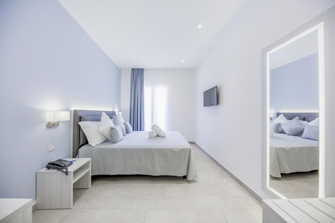 Double Room with Partial Sea View