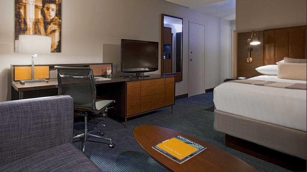 Kamer met Kingsize Bed en Uitzicht op de Stad