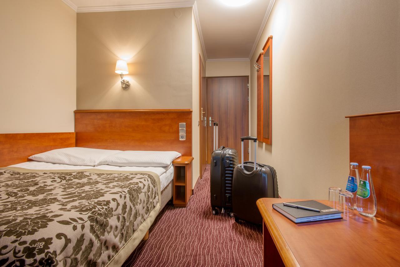 Single Room,663724572:JPEG