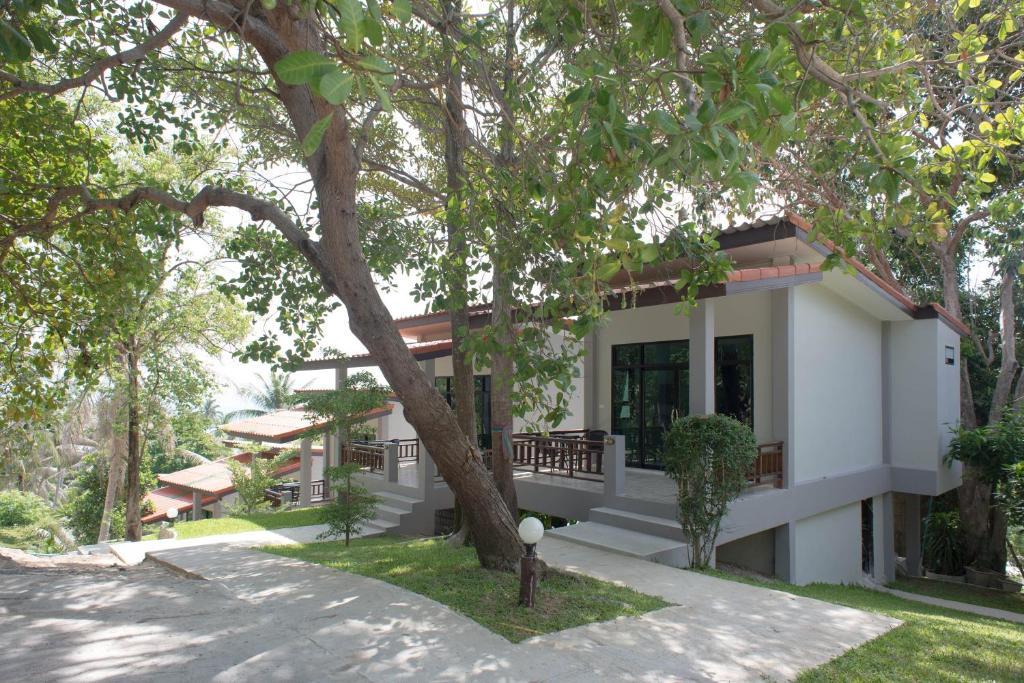Villa with Garden View