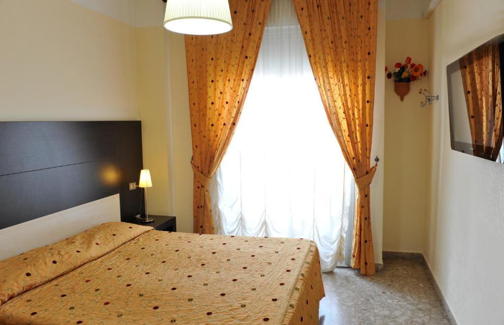 Double/Twin Room with Sea View