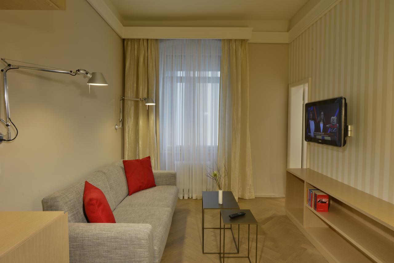 Junior King Suite,664264404:JPEG