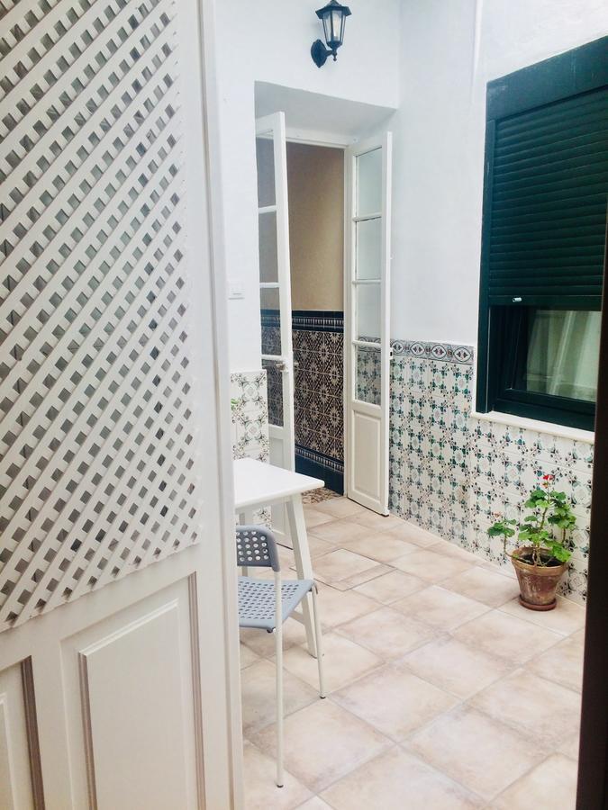 Tweepersoonskamer met 2 Aparte Bedden en Eigen Badkamer
