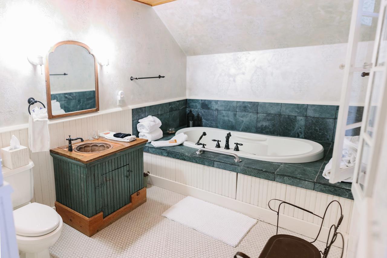 King Suite with Spa Bath