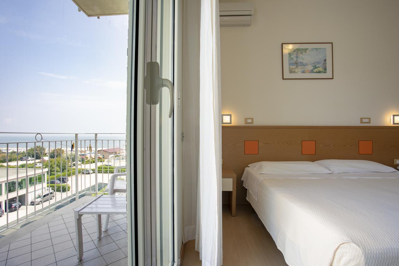 Connecting Room with Partial Sea View