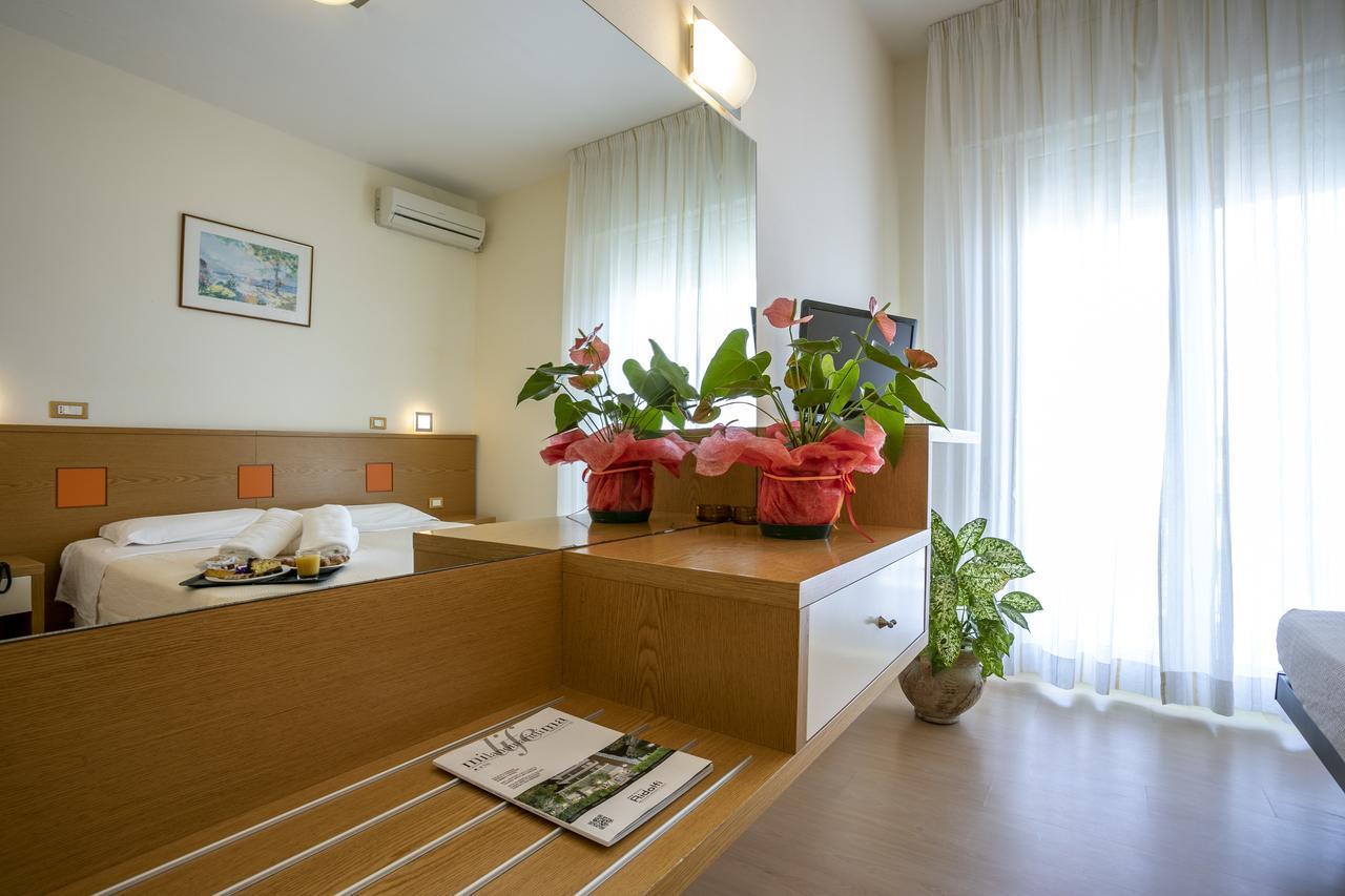 Single Room with Partial Sea View