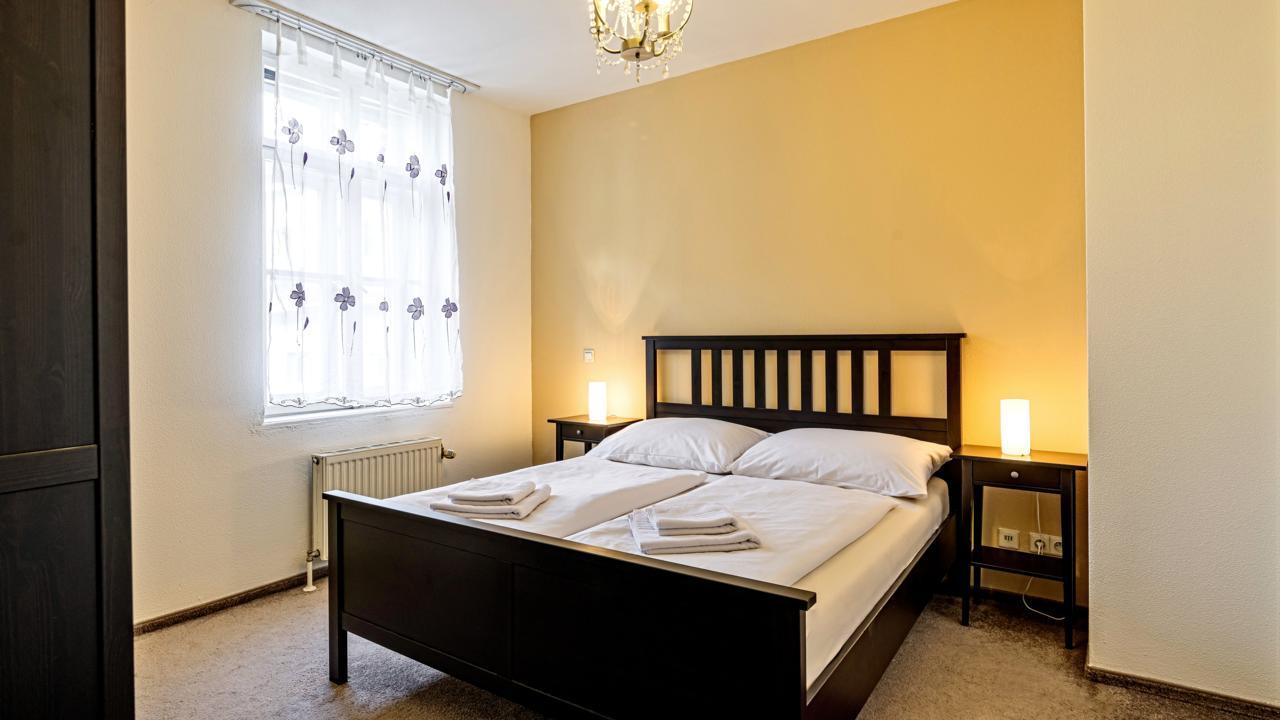 One-Bedroom Suite Sofa Bed,664952715:JPEG