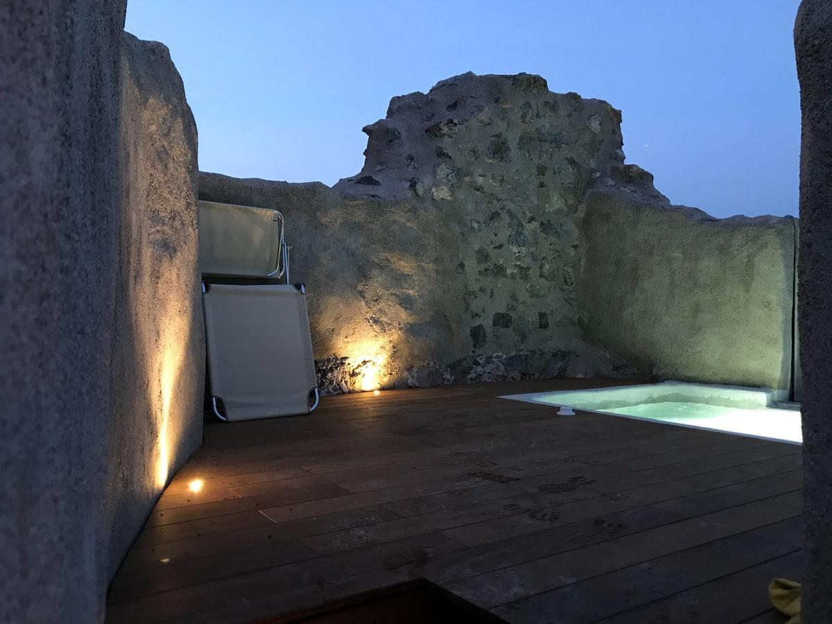 Maisonette with Private External Bathroom and Private Pool