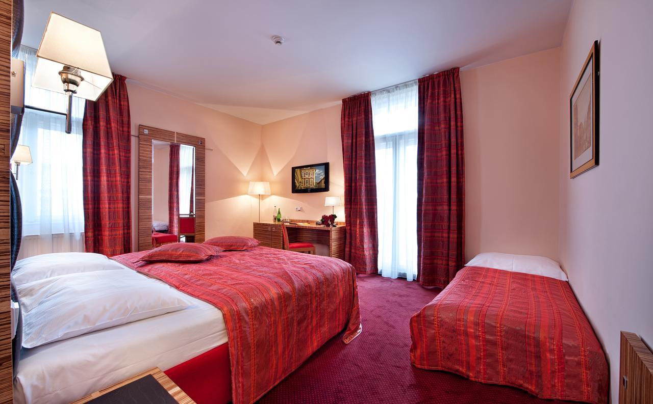 Double Room with Extra Bed,718229722:JPEG