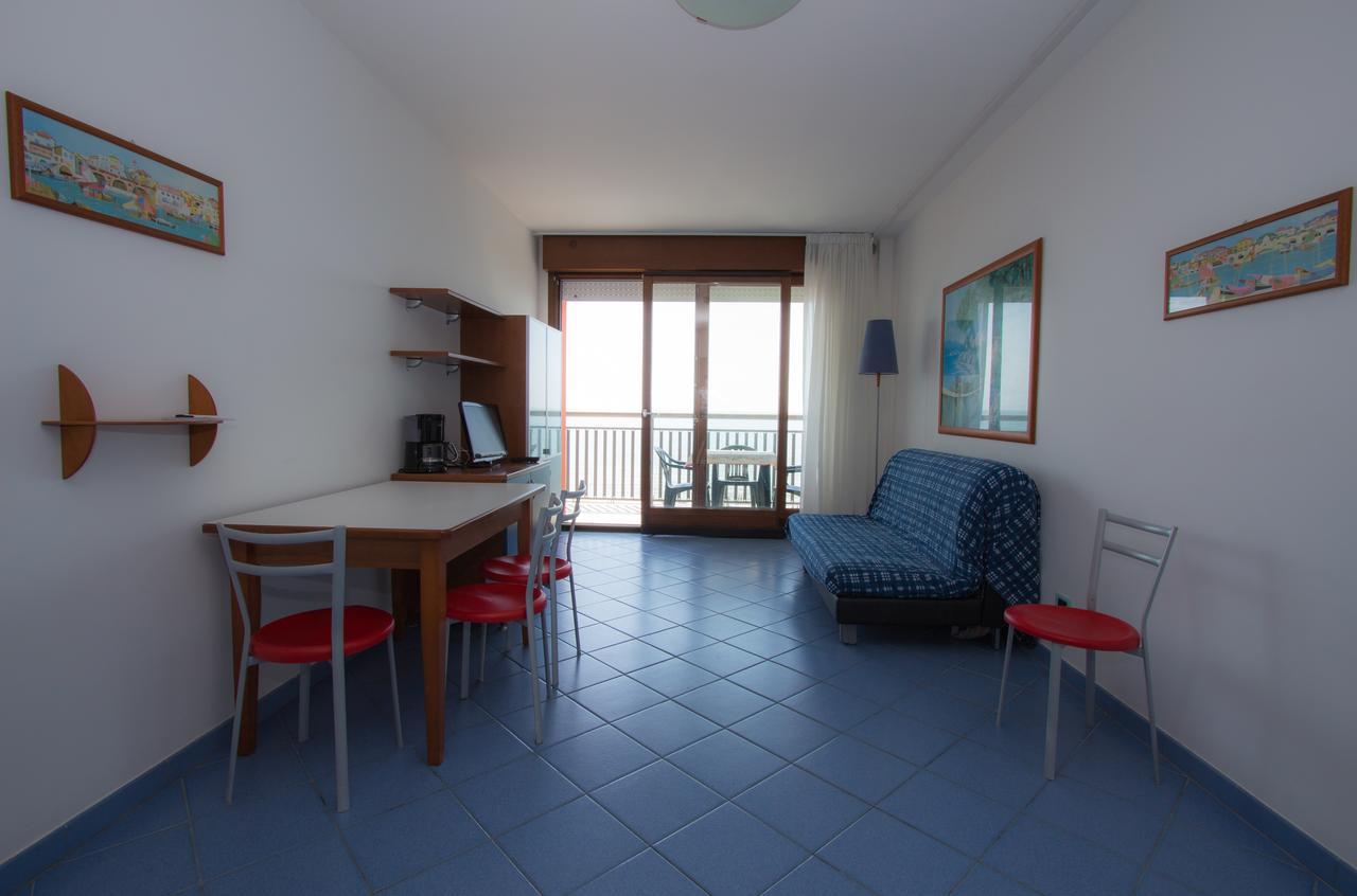One-Bedroom Apartment Sea View