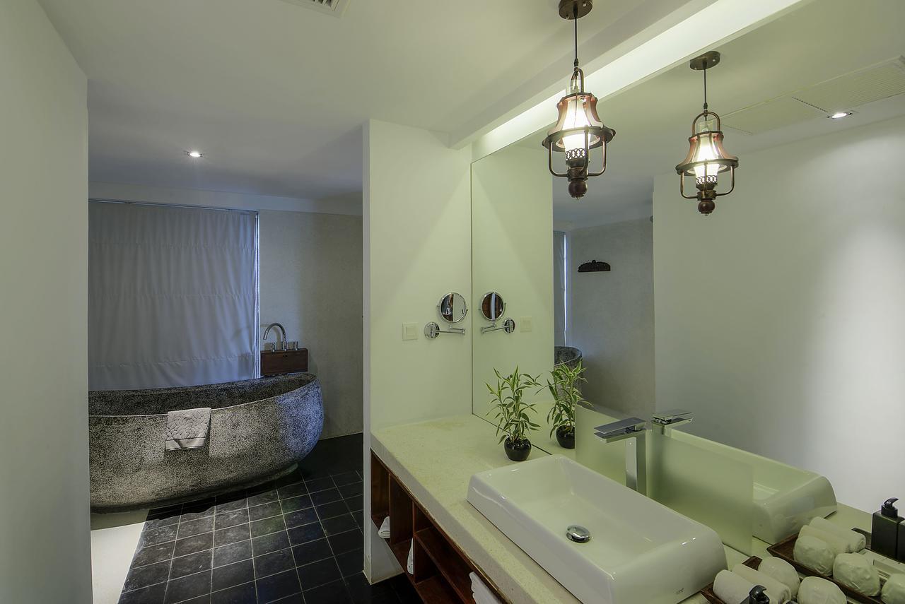 Honeymoon Suite,665473914:JPEG