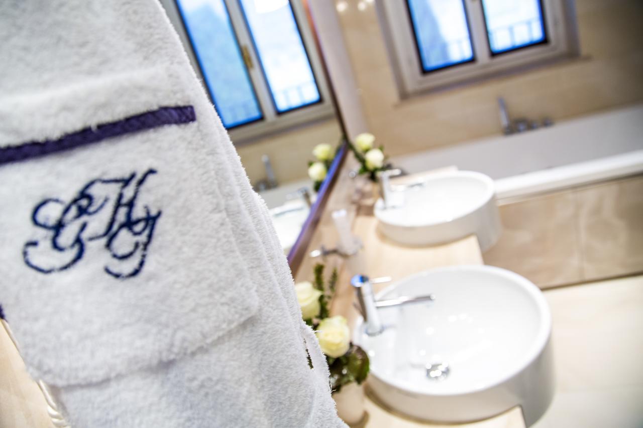 Suite Junior con balcón y vistas al lago