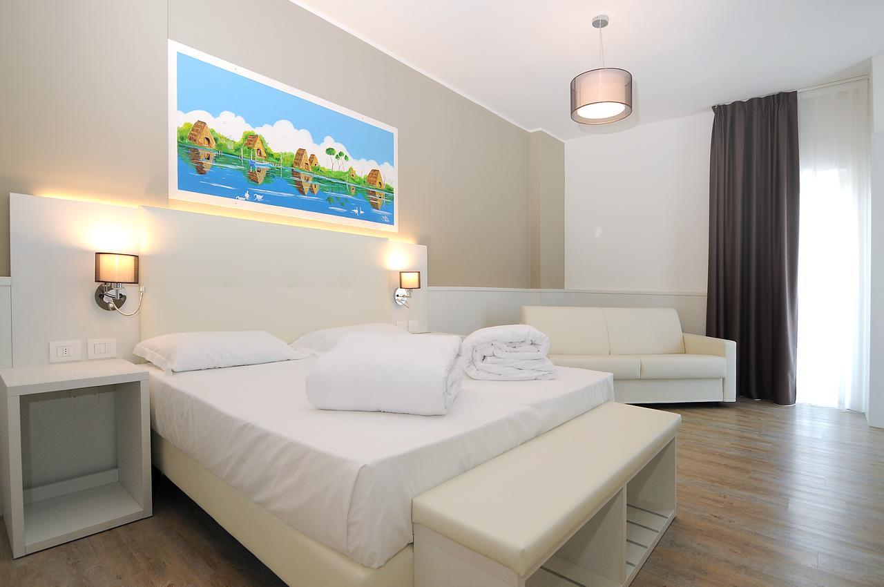 Deluxe Quadruple Room Side Sea View,665512383:JPEG