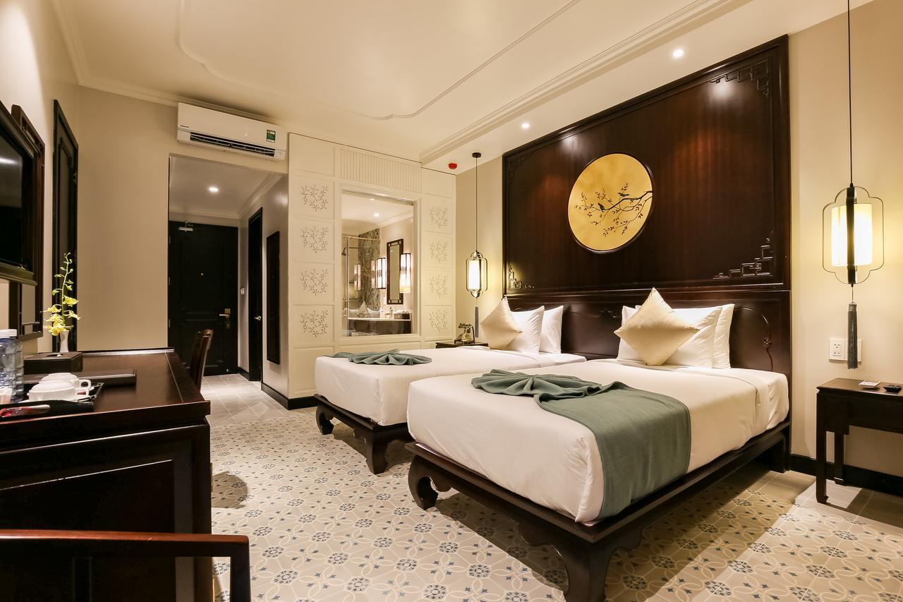 Family Connecting Room with Bathroom - Balcony and River View