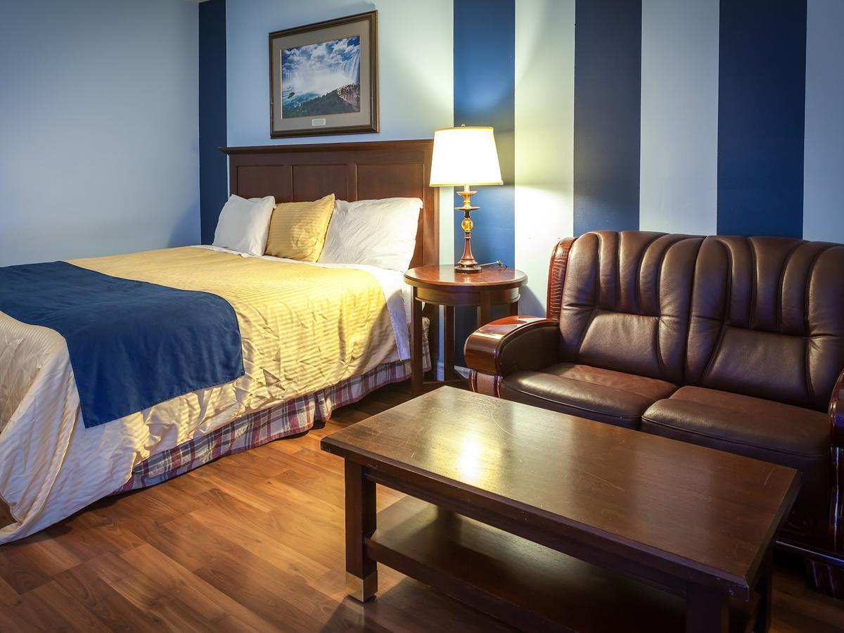 Deluxe King Suite