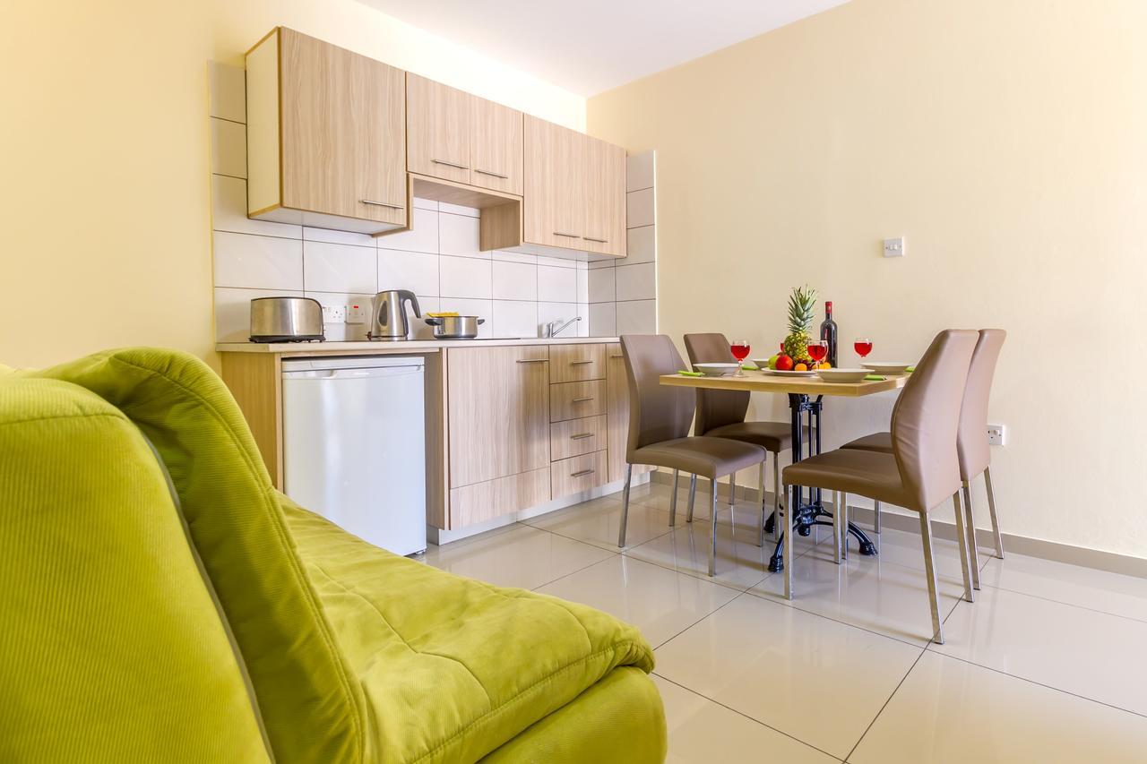 Two-Bedroom Apartment Terrace Annex