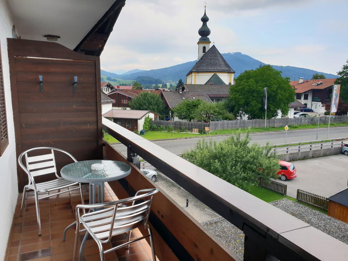 Tweepersoonskamer met 2 Aparte Bedden en Balkon