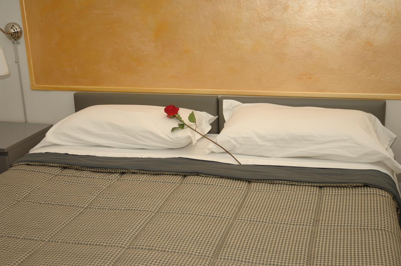 Chambre Double ou Lits Jumeaux avec Salle de Bains Commune