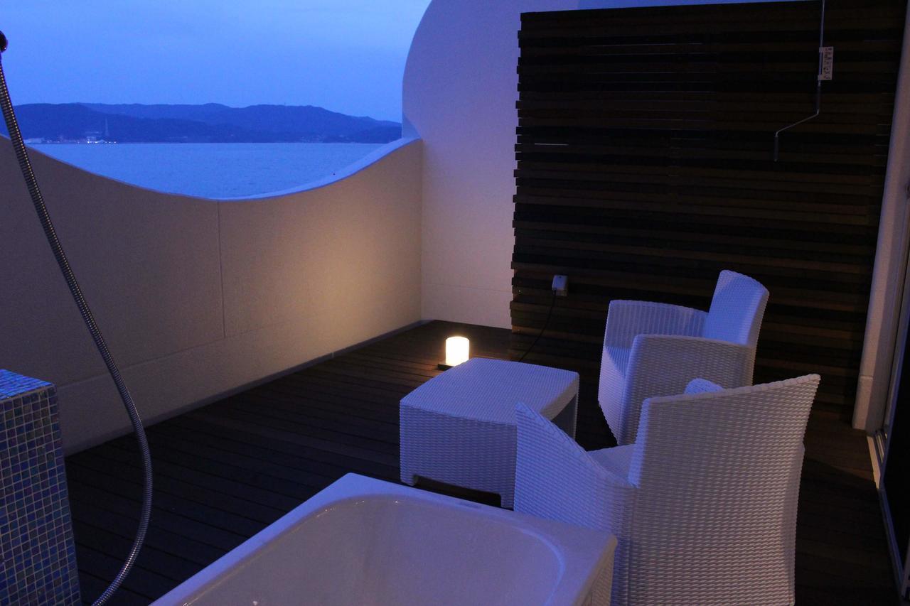 Twin Room with Private External Bathroom