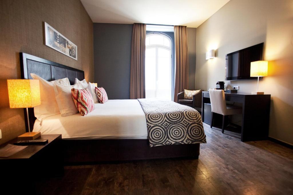 Superior Double or Twin Room with Street View