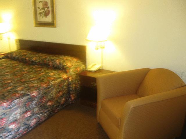 Standard Queen Room