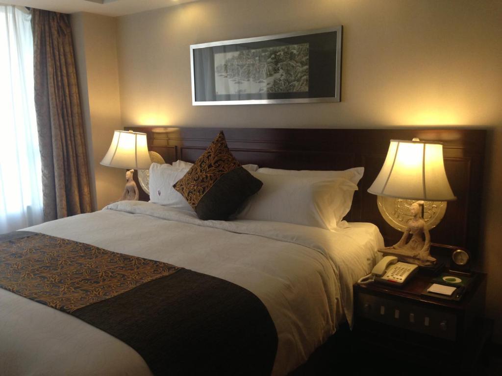 Executive Queen Room