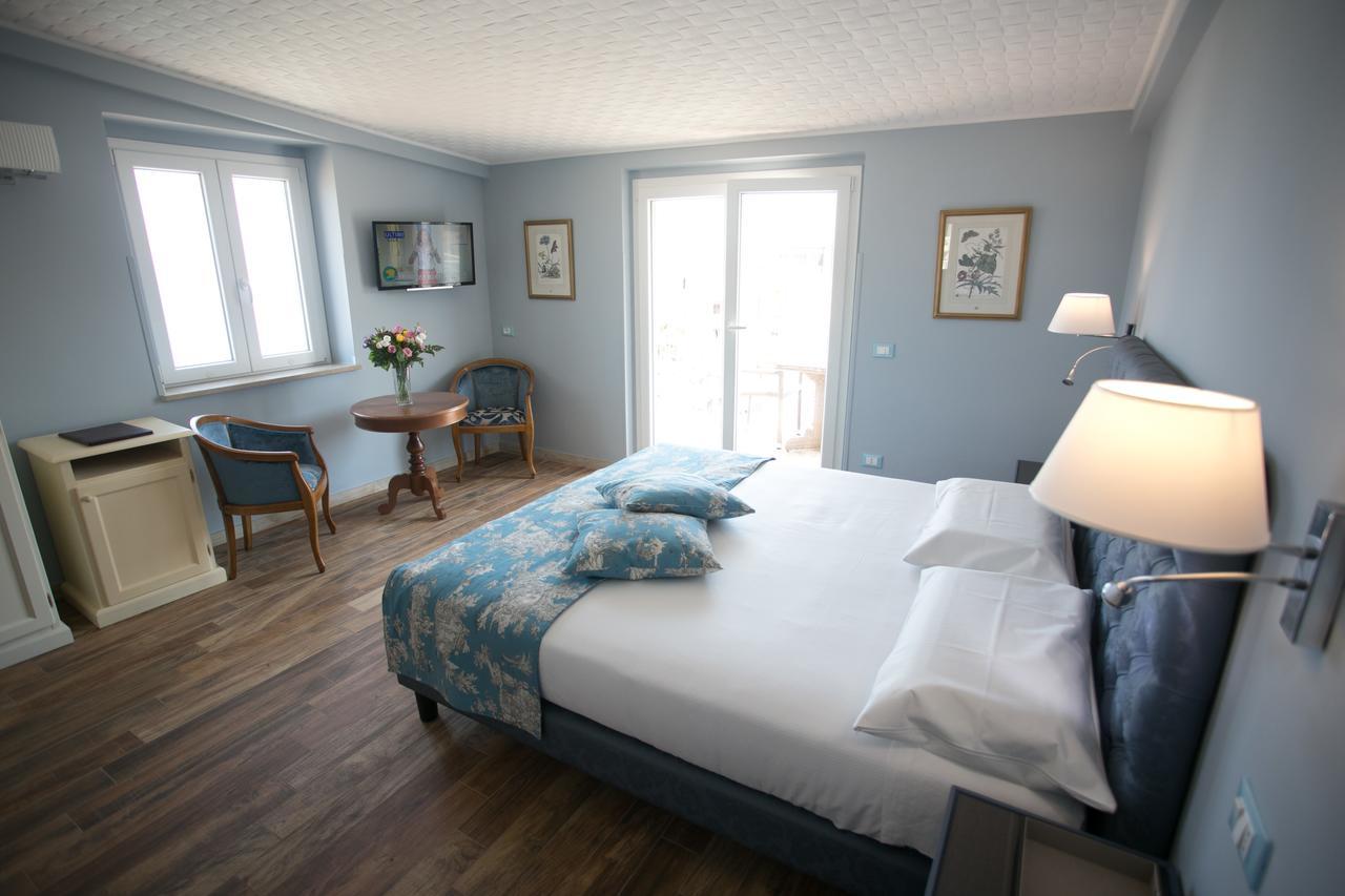 Double Room with Balcony and Sea View