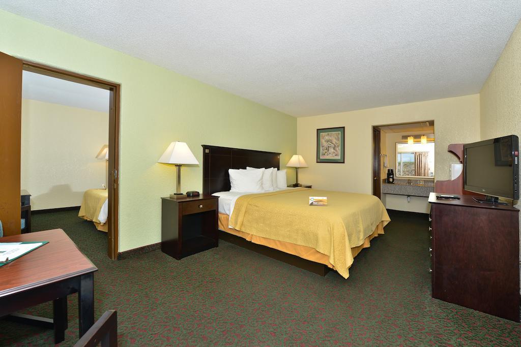 Standard King Room - Non-Smoking