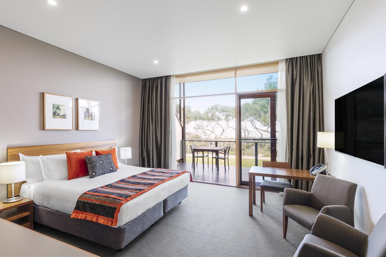 Ocean View Room,1333273643:JPEG