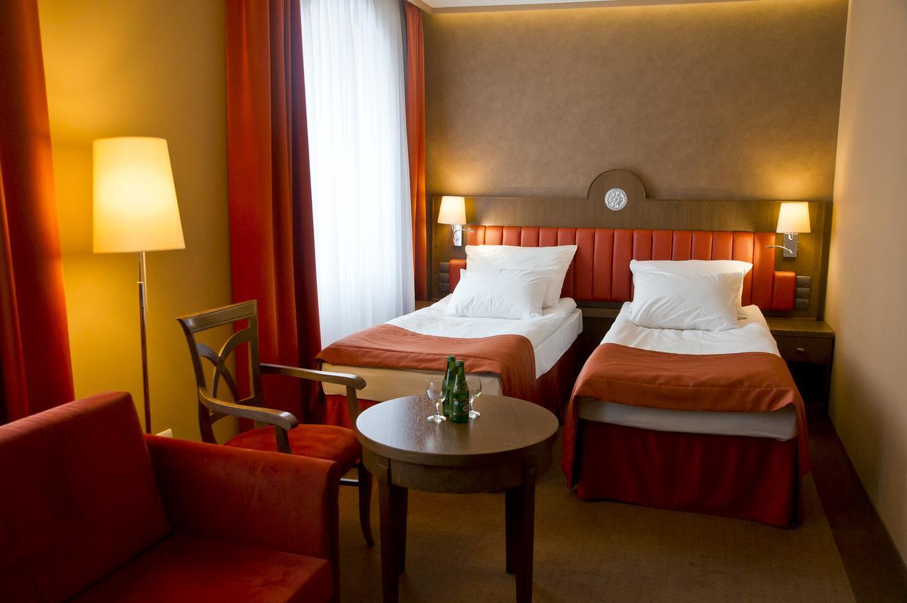 Twin Room with Sofa Bed - Non-Smoking