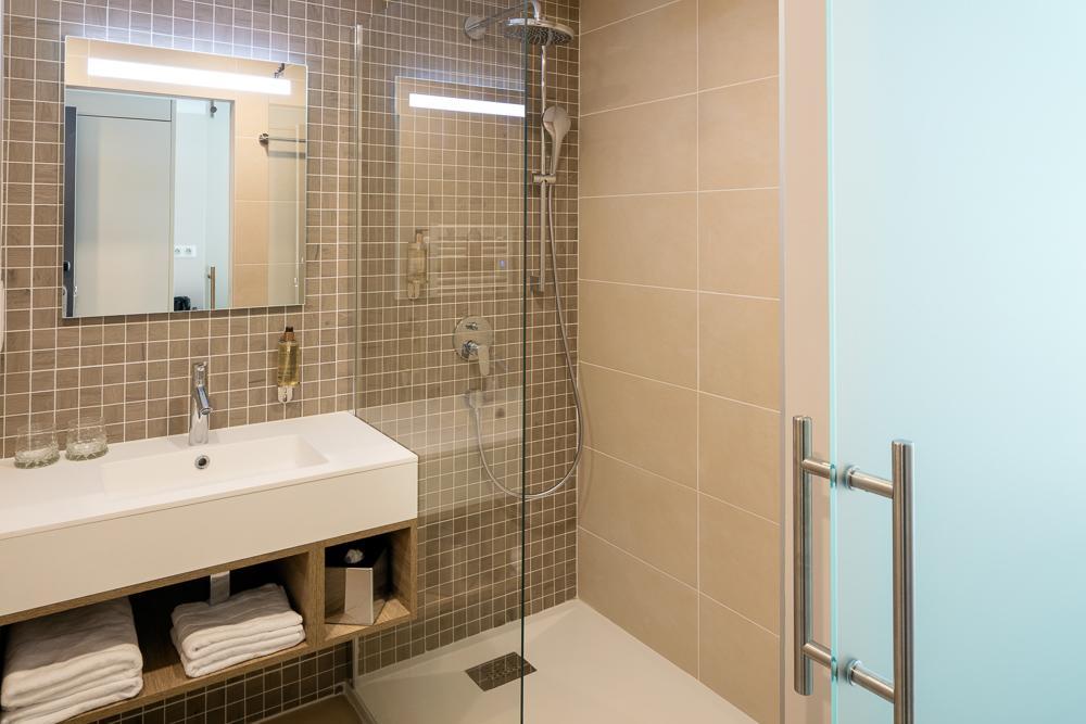 Chambre Double avec Accès au Spa - Vue sur Piscine